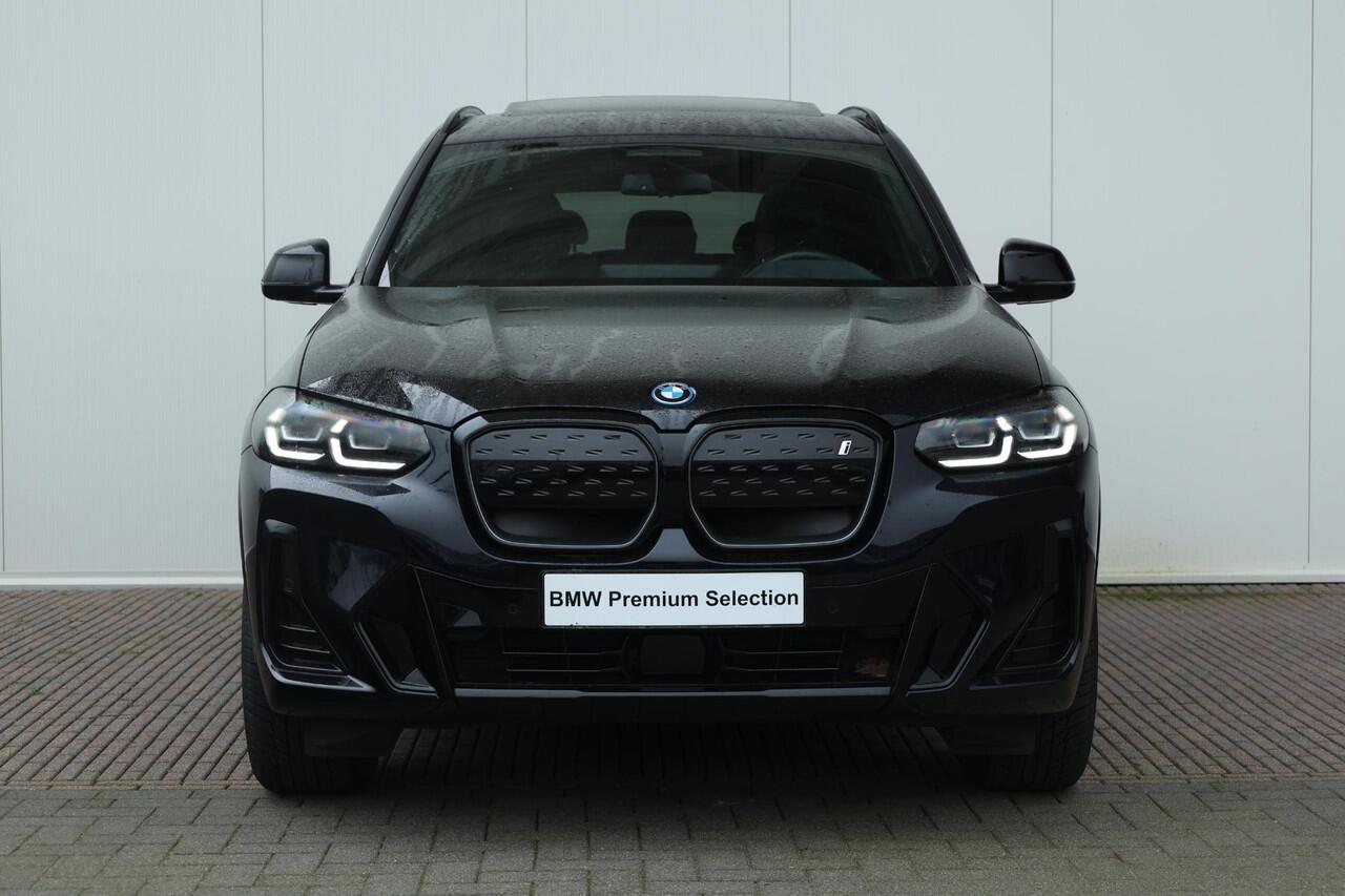 BMW X3 iX3 Executive 80 kWh / M-Sport Pakket / Achteruitrij Camera / PDC / Elerktr. wegklapbare trekhaak / verwarmde voor stoelen en stuurwiel / Lentevoordeel