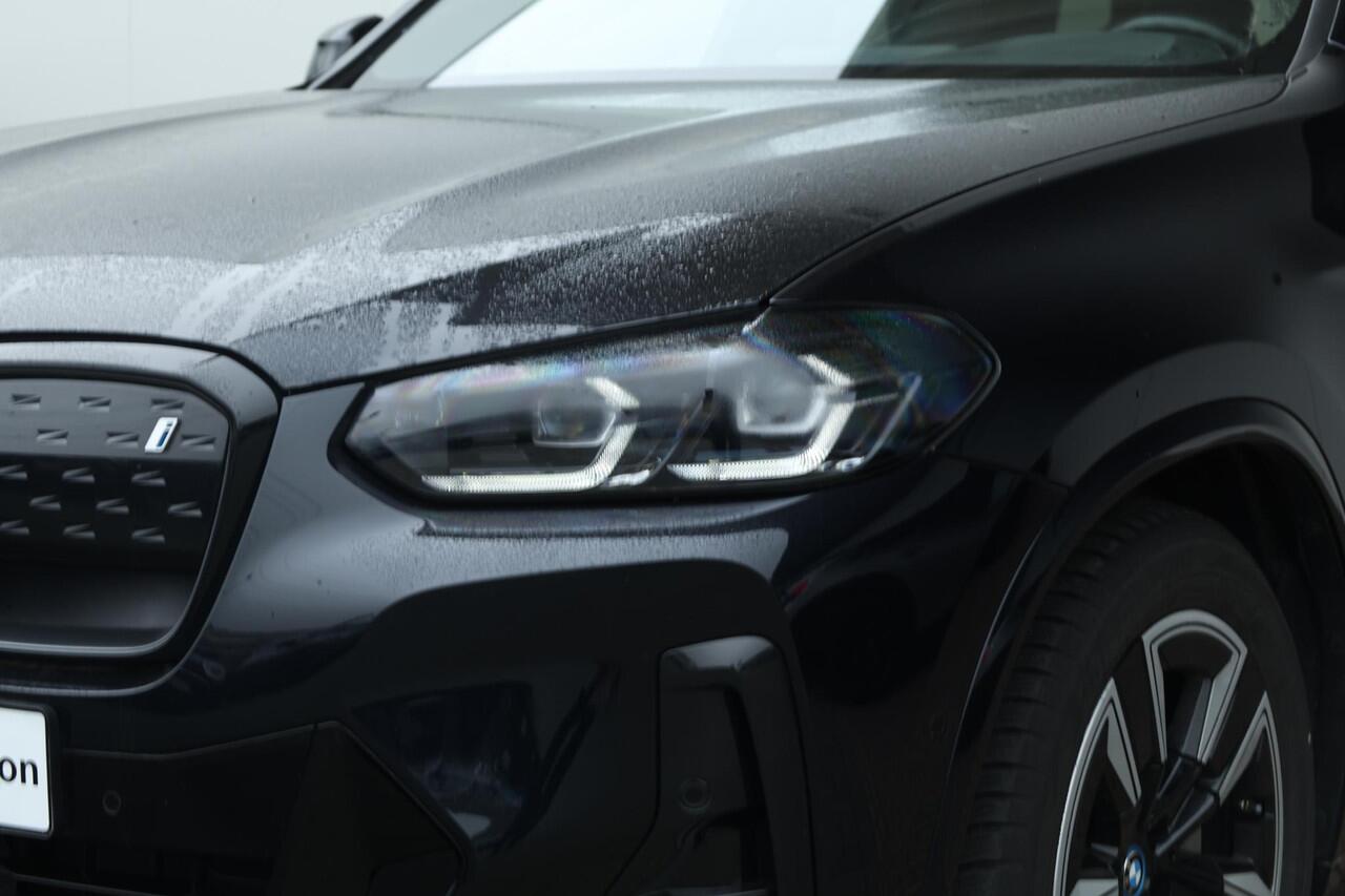 BMW X3 iX3 Executive 80 kWh / M-Sport Pakket / Achteruitrij Camera / PDC / Elerktr. wegklapbare trekhaak / verwarmde voor stoelen en stuurwiel / Lentevoordeel