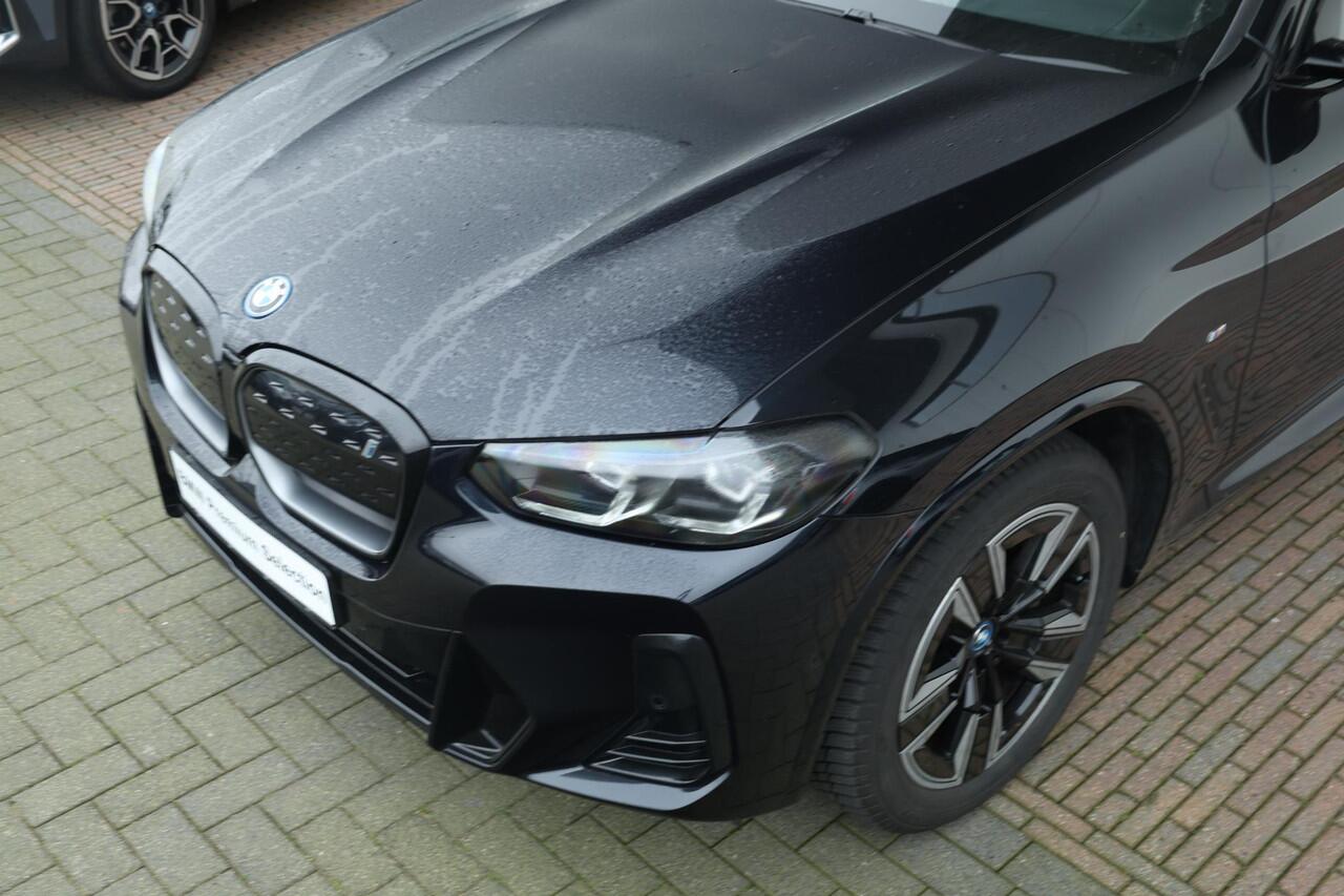 BMW X3 iX3 Executive 80 kWh / M-Sport Pakket / Achteruitrij Camera / PDC / Elerktr. wegklapbare trekhaak / verwarmde voor stoelen en stuurwiel / Lentevoordeel