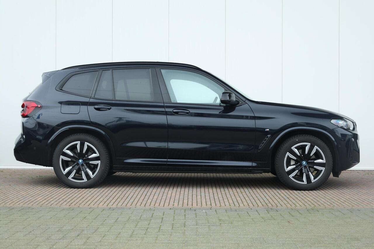 BMW X3 iX3 Executive 80 kWh / M-Sport Pakket / Achteruitrij Camera / PDC / Elerktr. wegklapbare trekhaak / verwarmde voor stoelen en stuurwiel / Lentevoordeel