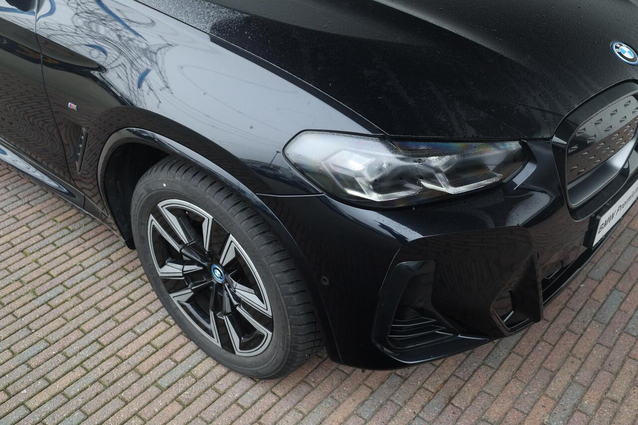 BMW X3 iX3 Executive 80 kWh / M-Sport Pakket / Achteruitrij Camera / PDC / Elerktr. wegklapbare trekhaak / verwarmde voor stoelen en stuurwiel / Lentevoordeel