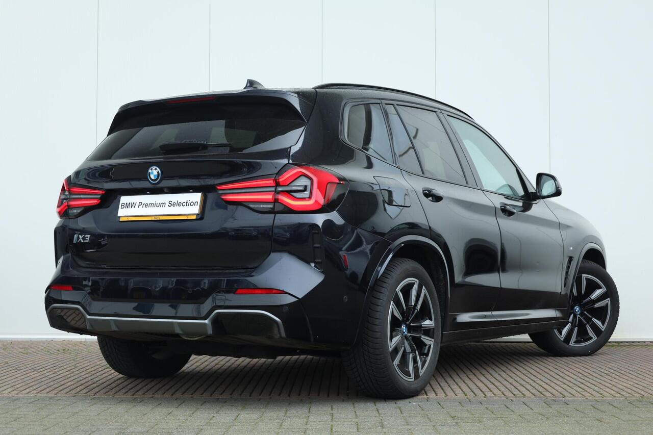 BMW X3 iX3 Executive 80 kWh / M-Sport Pakket / Achteruitrij Camera / PDC / Elerktr. wegklapbare trekhaak / verwarmde voor stoelen en stuurwiel / Lentevoordeel