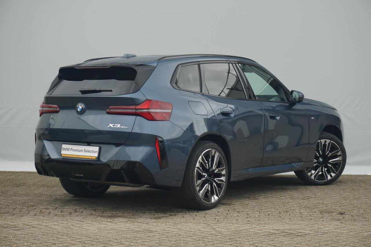 BMW X3 30e xDrive M Sportpakket Pro 21'' / Panoramadak / Trekhaak / Elektrisch Verstelbare Stoelen