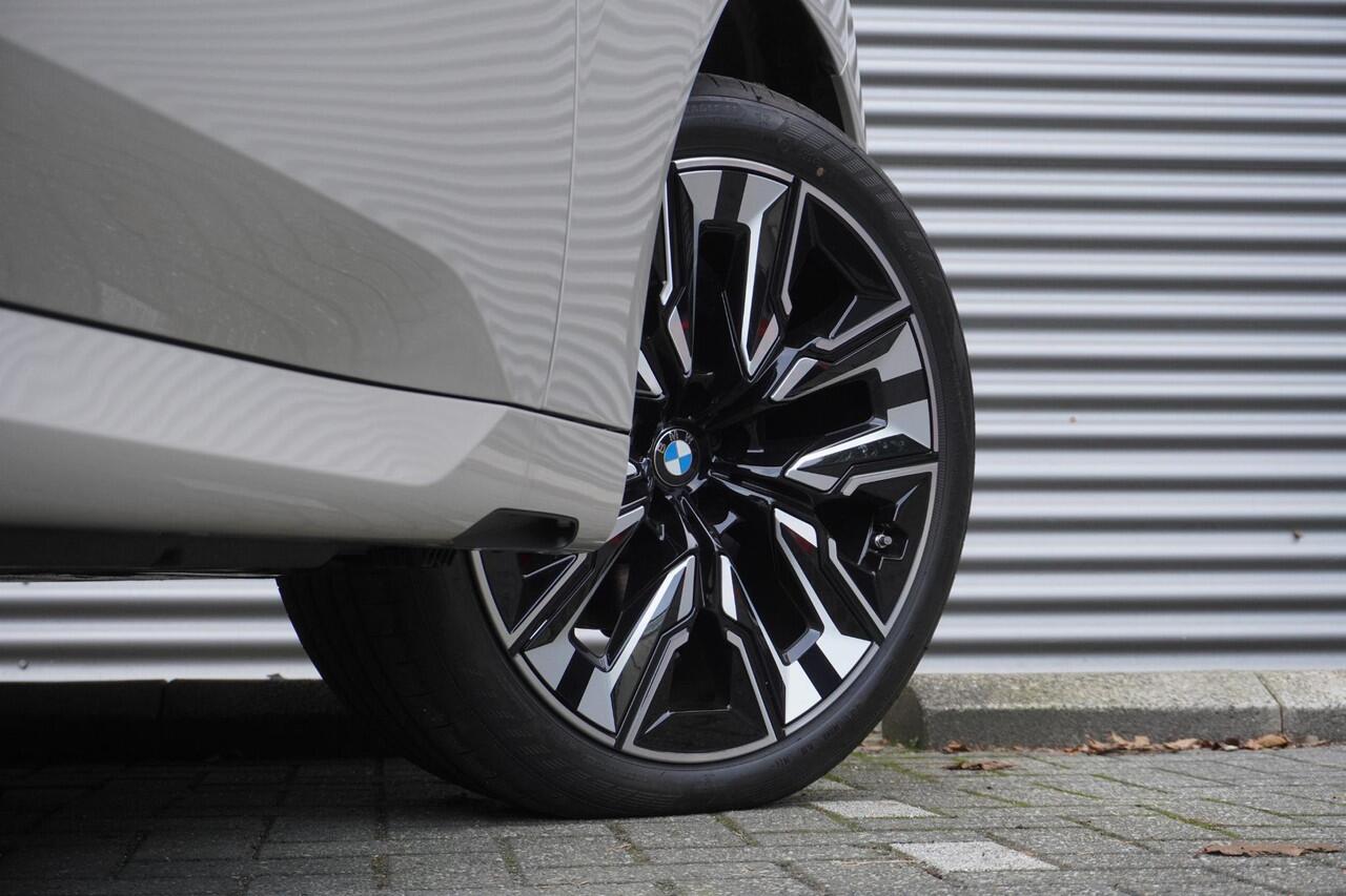 BMW X3 20 xDrive M Sportpakket Pro | Premium Pack | Professional Pack | Glazen panoramadak | HIFI System Harman Kardon