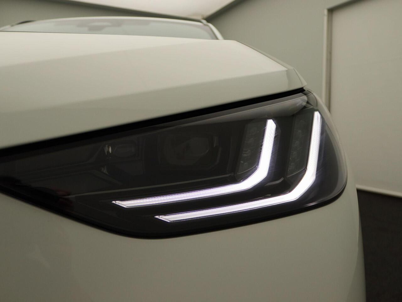 BMW X3 30e xDrive M Sportpakket Pro | Professional Pack | Premium Pack | Trekhaak | Elektrisch Verstelbare Sportstoelen | Driving Assistant Plus | Harman Kardon | 20''