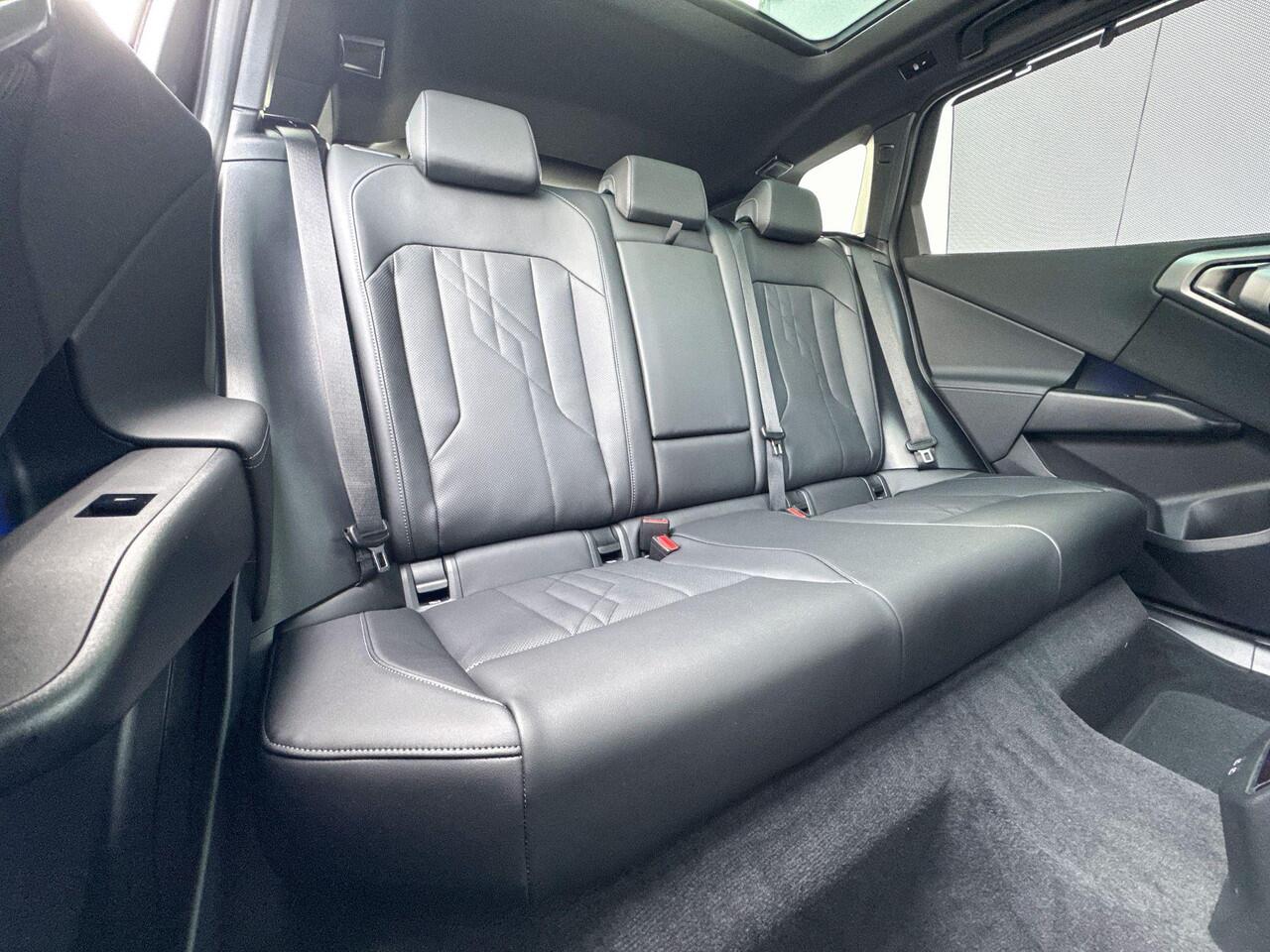 BMW X3 30e xDrive Trekhaak Elektrisch / Comfort Acces / Glazendak / Getinte Ramen / Stoelventilatie / Stoelverwarming / Parking Plus / Head Up Display