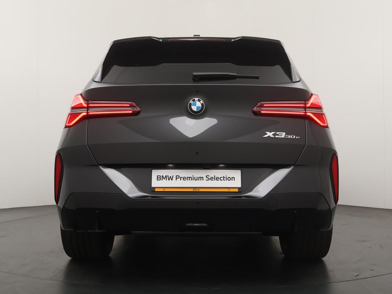 BMW X3 30e xDrive M-Sport Pro | Panoramadak | Head-Up | Adaptive Cruise | Trekhaak | Stuurverwarming | Comfort Access | Ekris Selection