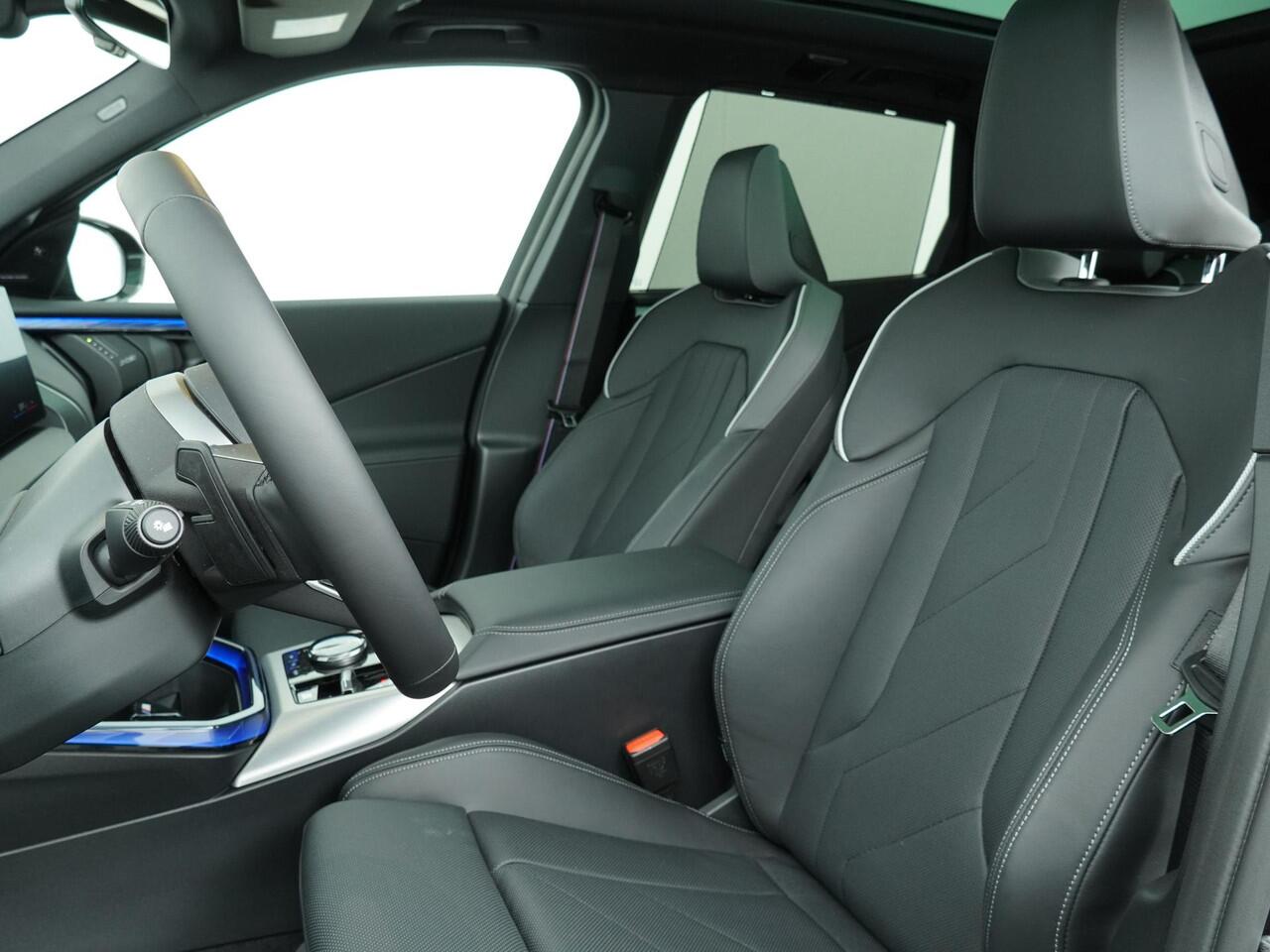 BMW X3 30e xDrive M-Sport Pro | Panoramadak | Head-Up | Adaptive Cruise | Trekhaak | Stuurverwarming | Comfort Access | Ekris Selection