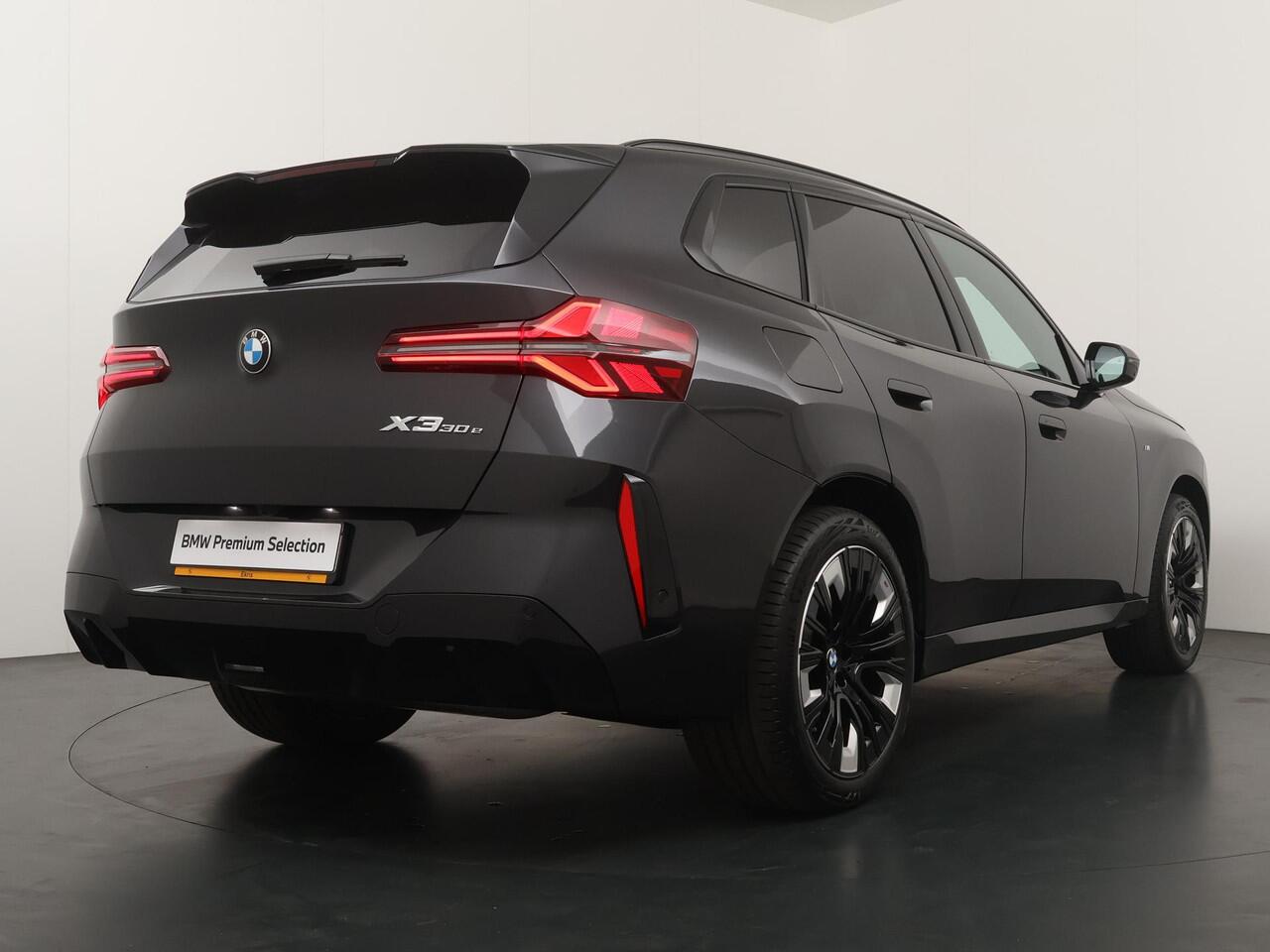 BMW X3 30e xDrive M-Sport Pro | Panoramadak | Head-Up | Adaptive Cruise | Trekhaak | Stuurverwarming | Comfort Access | Ekris Selection