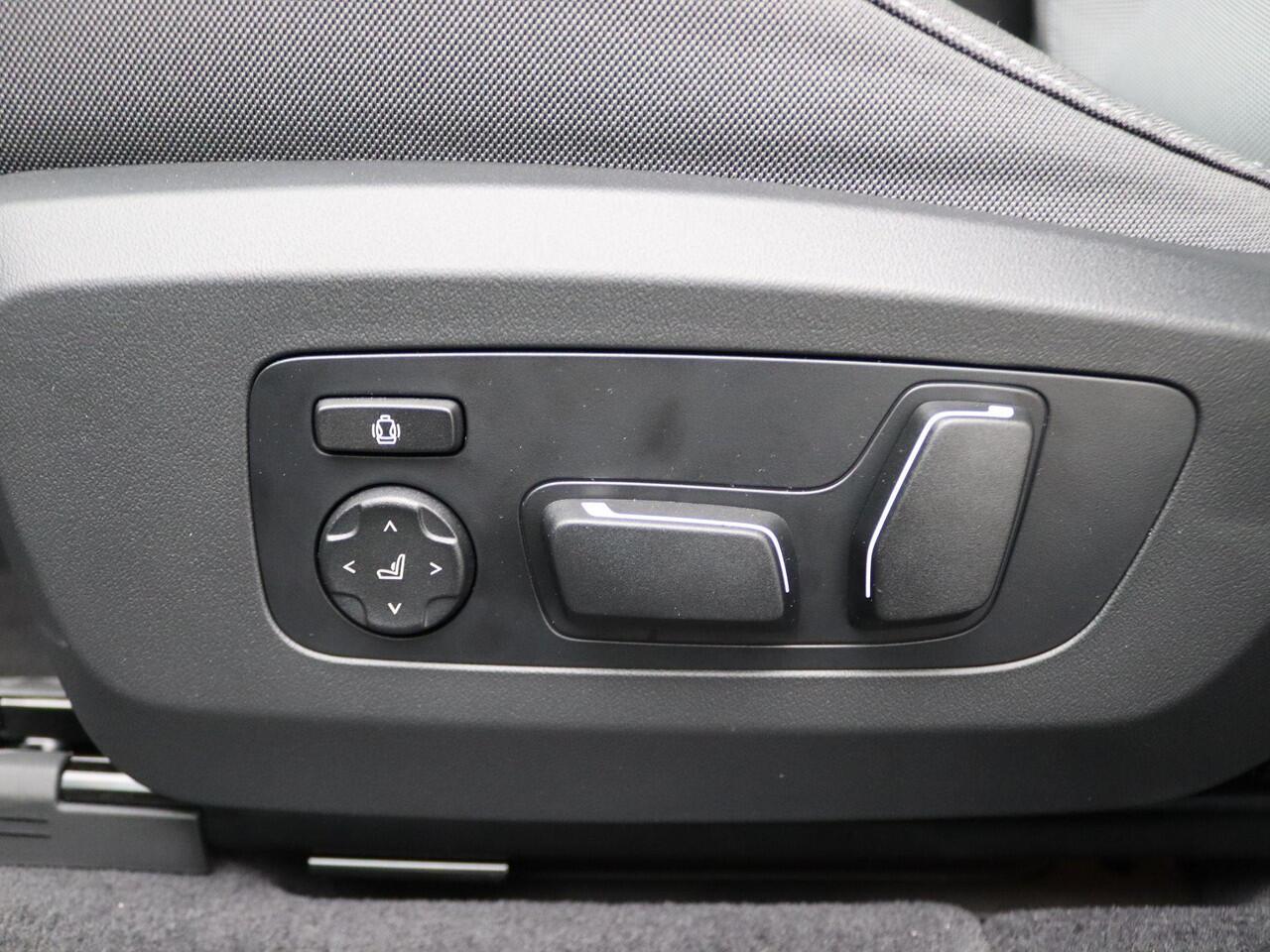 BMW X3 30e xDrive M Sportpakket Pro | Professional Pack | Premium Pack | Trekhaak | Elektrisch Verstelbare Sportstoelen | Driving Assistant Plus | Harman Kardon | 20'' | Ekris Selection