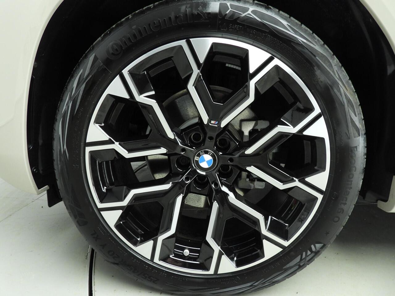 BMW X3 30e xDrive | M-Sportpakket | LED | Leder | Navigatie | Schuifdak | Sportstoelen | Stoelverwarming | DAB | Alu 20 inch