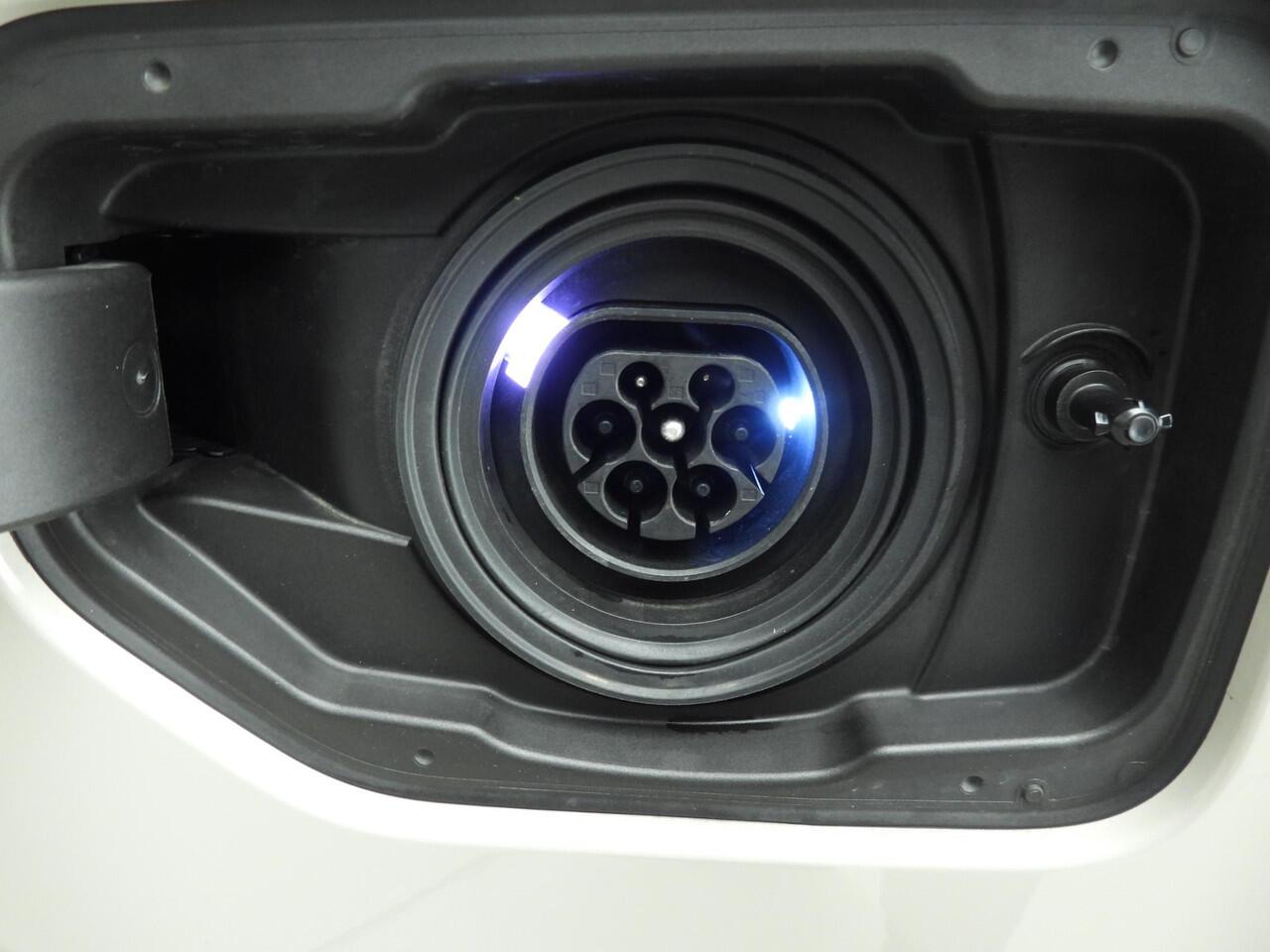 BMW X3 30e xDrive | M-Sportpakket | LED | Leder | Navigatie | Schuifdak | Sportstoelen | Stoelverwarming | DAB | Alu 20 inch