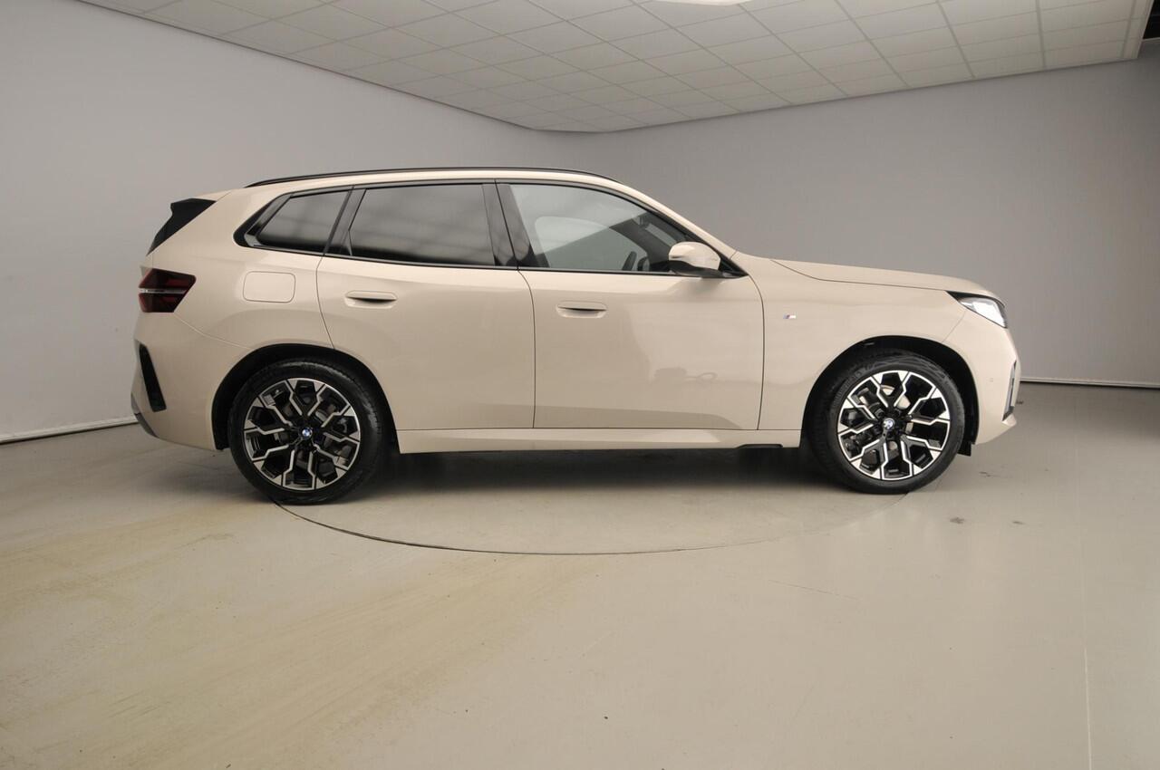 BMW X3 30e xDrive | M-Sportpakket | LED | Leder | Navigatie | Schuifdak | Sportstoelen | Stoelverwarming | DAB | Alu 20 inch