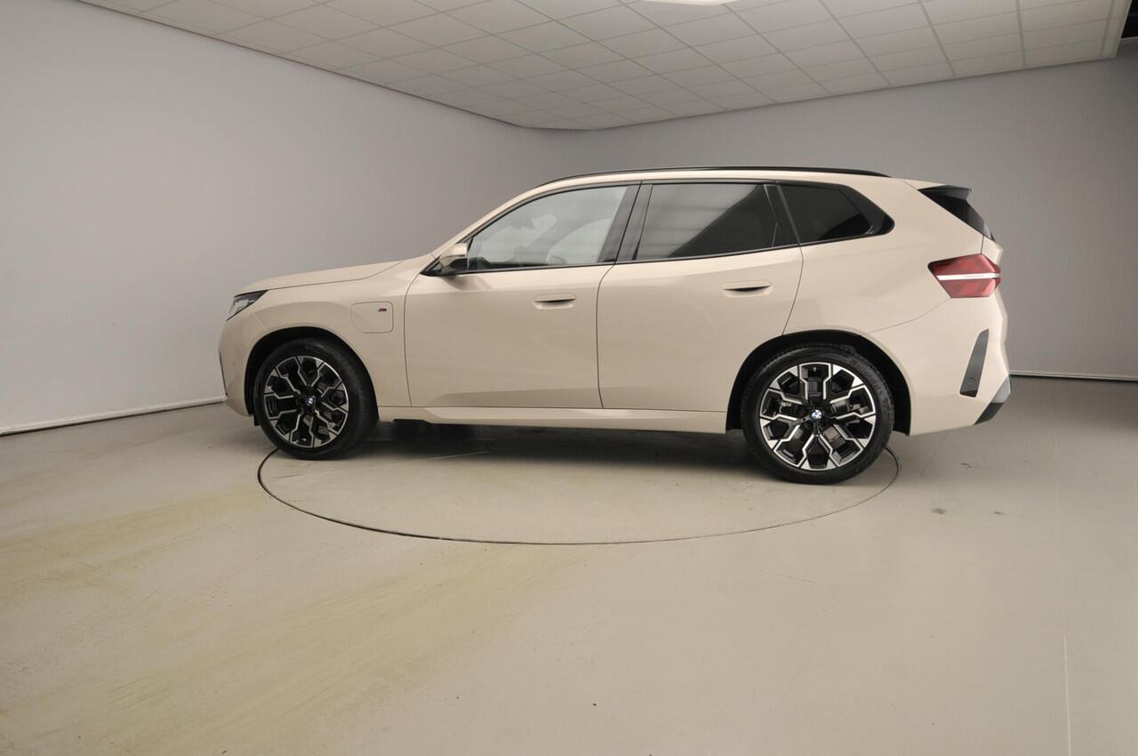 BMW X3 30e xDrive | M-Sportpakket | LED | Leder | Navigatie | Schuifdak | Sportstoelen | Stoelverwarming | DAB | Alu 20 inch