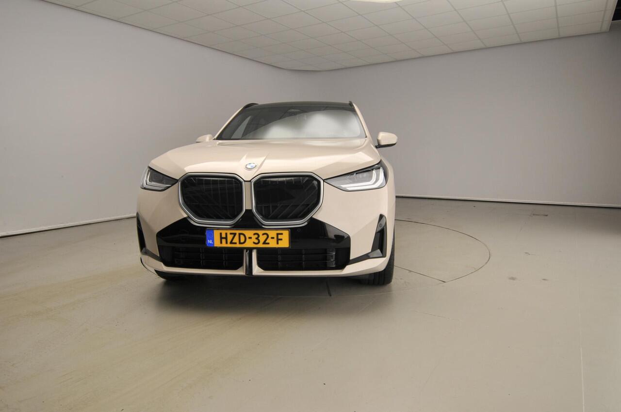 BMW X3 30e xDrive | M-Sportpakket | LED | Leder | Navigatie | Schuifdak | Sportstoelen | Stoelverwarming | DAB | Alu 20 inch