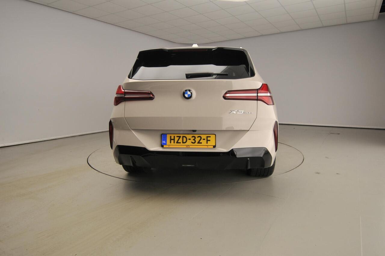 BMW X3 30e xDrive | M-Sportpakket | LED | Leder | Navigatie | Schuifdak | Sportstoelen | Stoelverwarming | DAB | Alu 20 inch