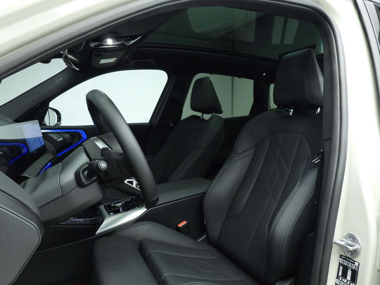 BMW X3 30e xDrive | M-Sportpakket | LED | Leder | Navigatie | Schuifdak | Sportstoelen | Stoelverwarming | DAB | Alu 20 inch