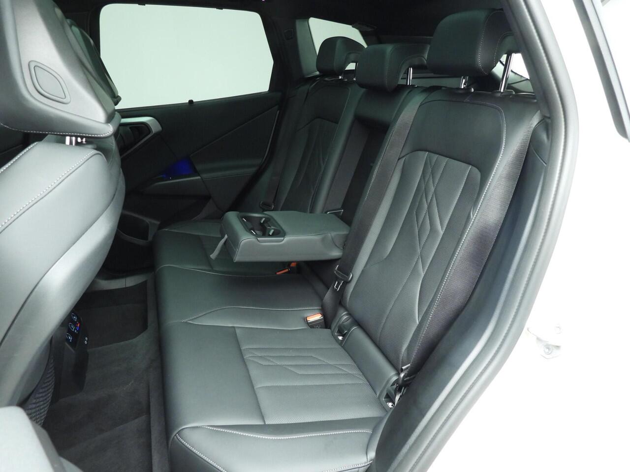 BMW X3 30e xDrive | M-Sportpakket | LED | Leder | Navigatie | Schuifdak | Sportstoelen | Stoelverwarming | DAB | Alu 20 inch