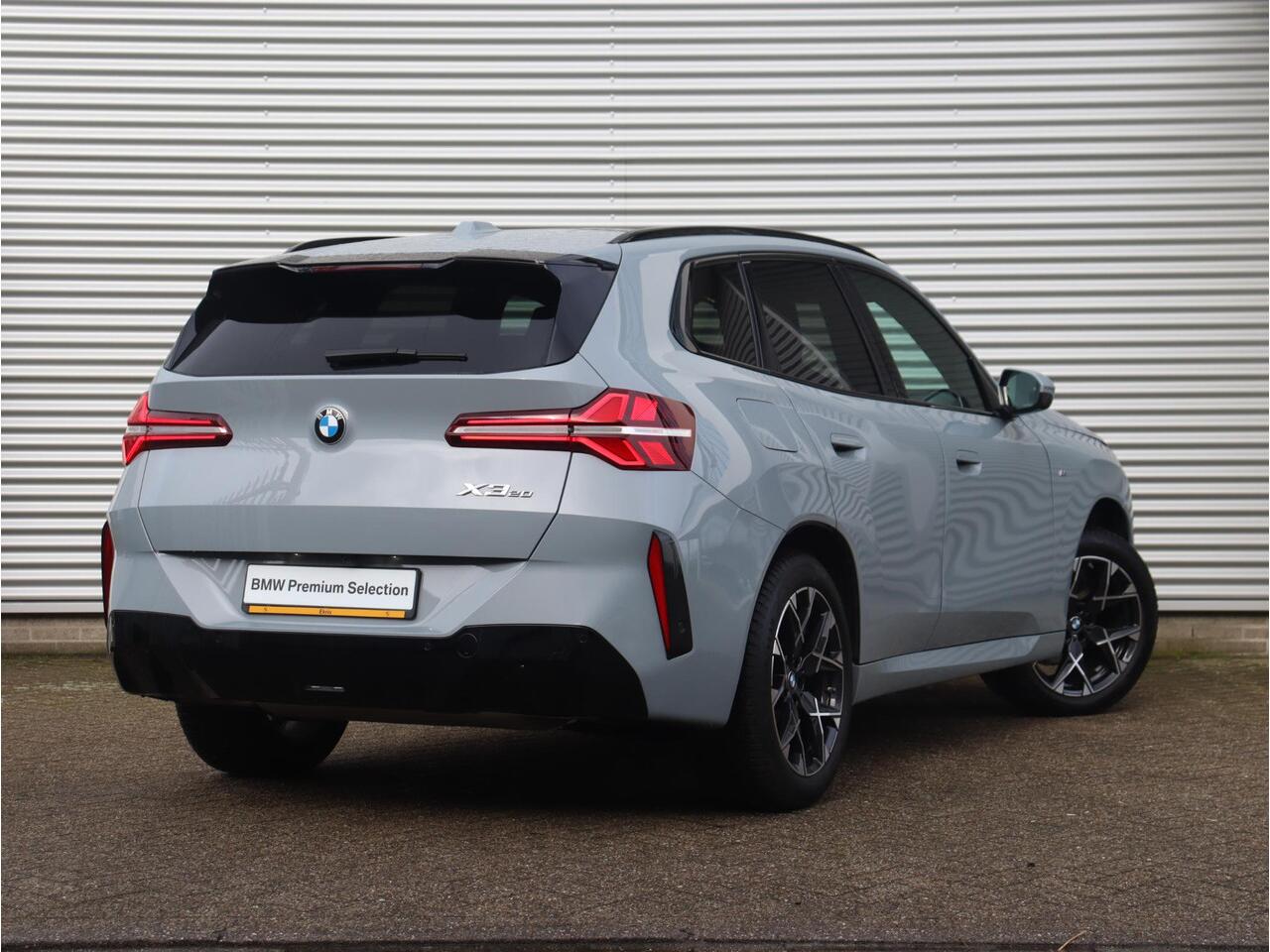 BMW X3 20 xDrive | M Sportpakket | Panodak | Trekhaak | Driving Assistant Plus | Parking Assistant Plus | Harman Kardon | Stuurverwarming | Getint glas | 19'' LMV