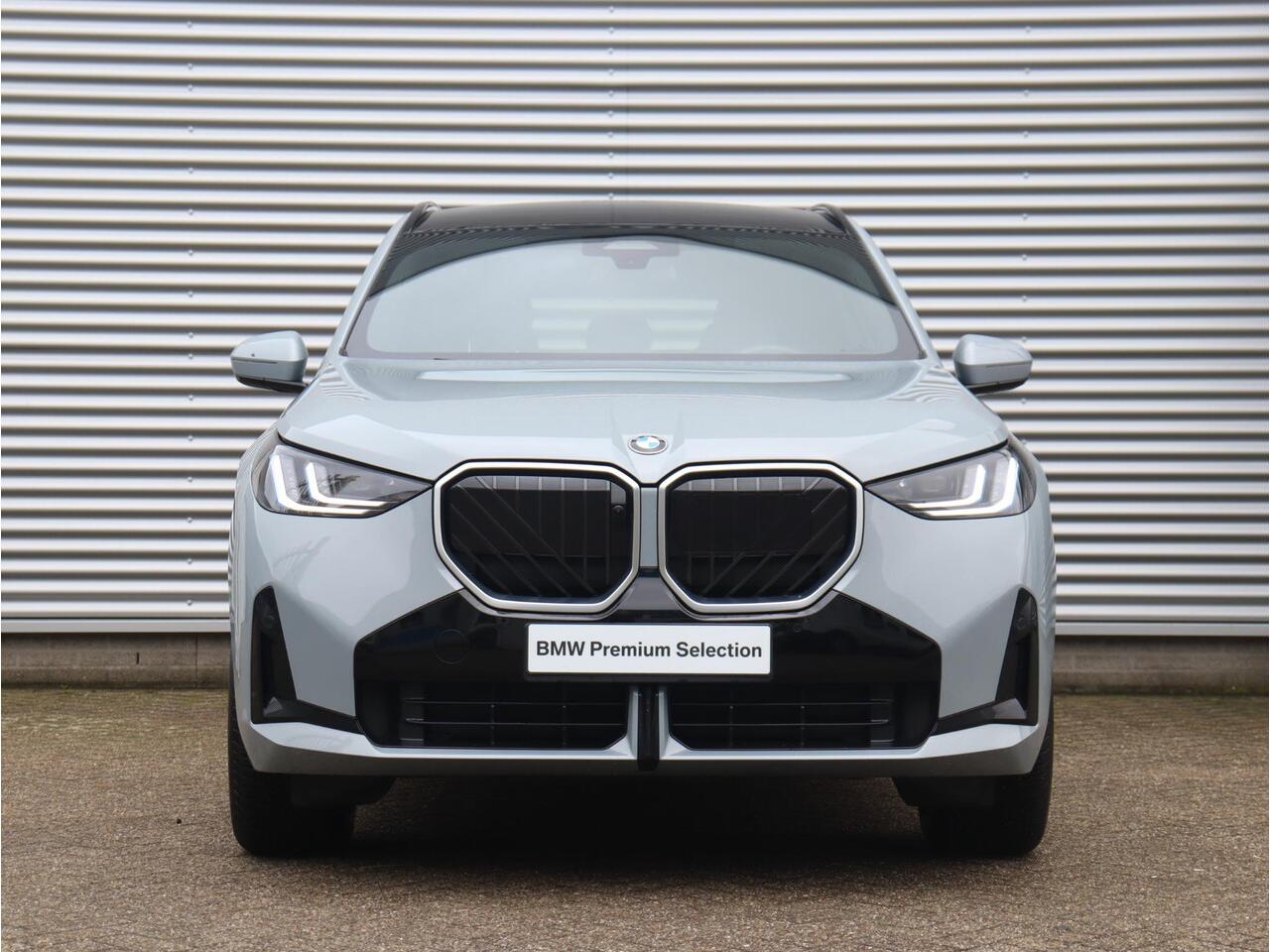 BMW X3 20 xDrive | M Sportpakket | Panodak | Trekhaak | Driving Assistant Plus | Parking Assistant Plus | Harman Kardon | Stuurverwarming | Getint glas | 19'' LMV