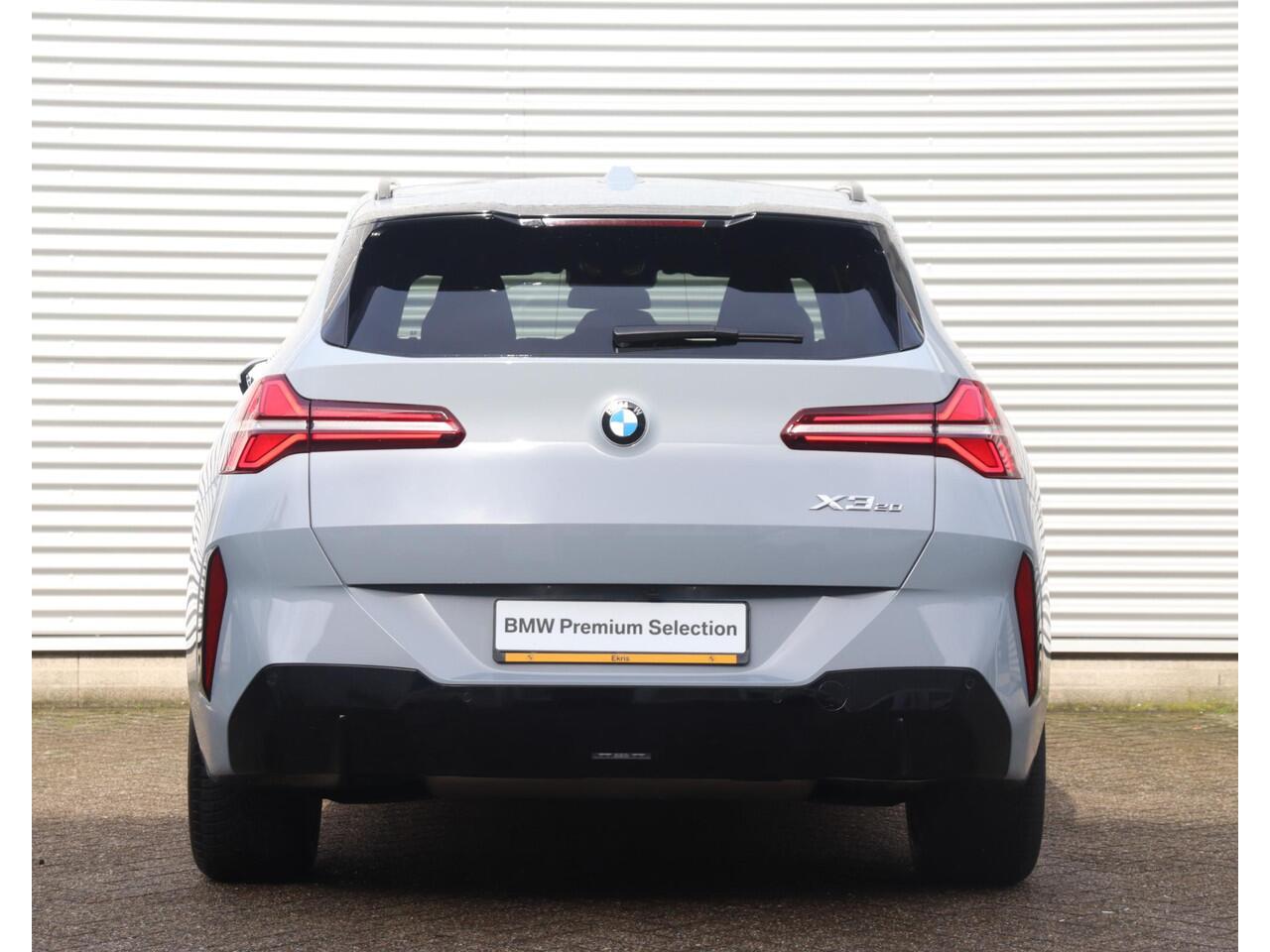 BMW X3 20 xDrive | M Sportpakket | Panodak | Trekhaak | Driving Assistant Plus | Parking Assistant Plus | Harman Kardon | Stuurverwarming | Getint glas | 19'' LMV