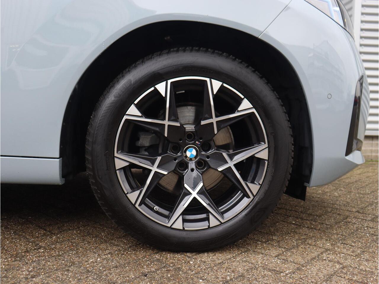 BMW X3 20 xDrive | M Sportpakket | Panodak | Trekhaak | Driving Assistant Plus | Parking Assistant Plus | Harman Kardon | Stuurverwarming | Getint glas | 19'' LMV