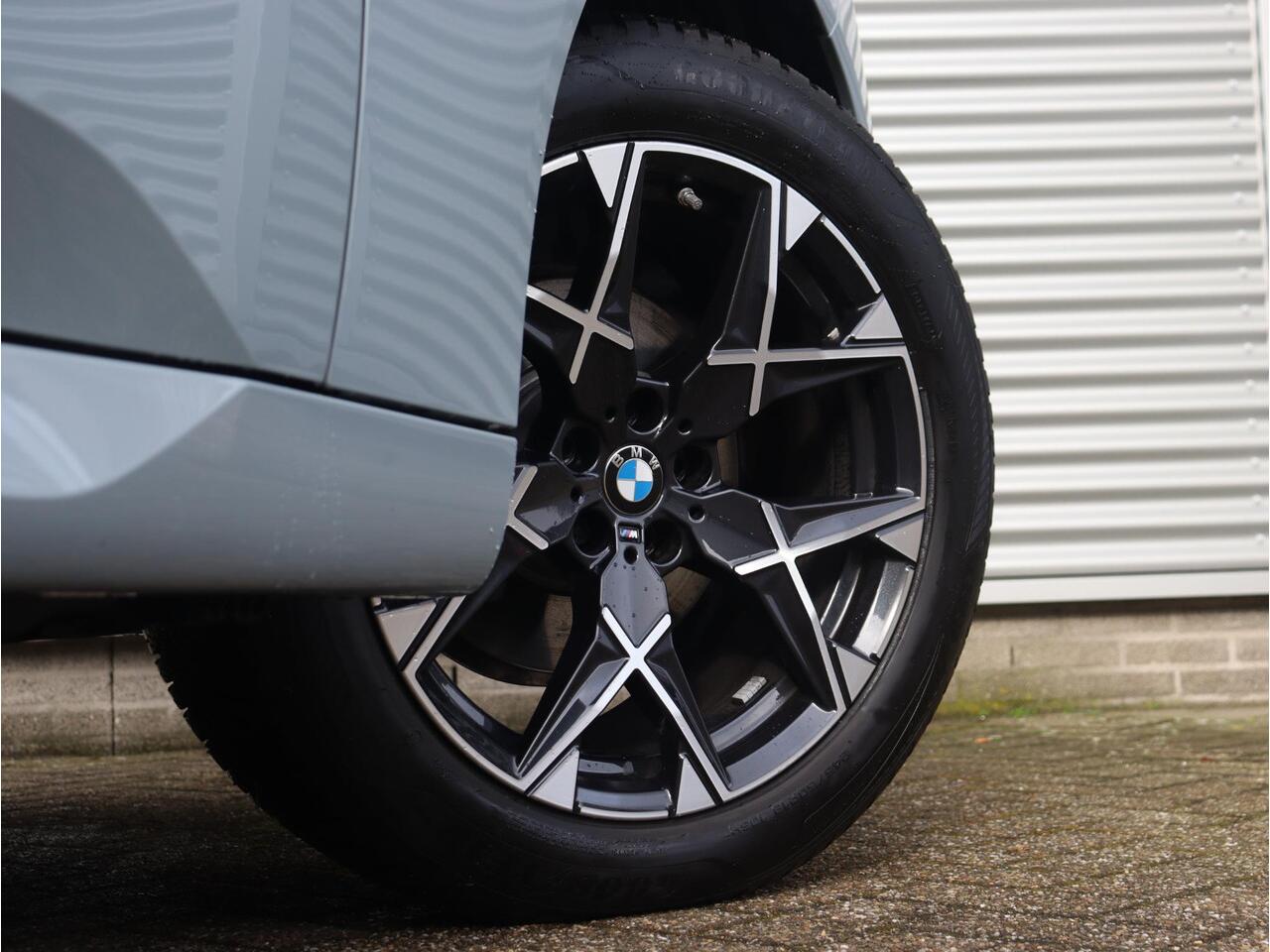 BMW X3 20 xDrive | M Sportpakket | Panodak | Trekhaak | Driving Assistant Plus | Parking Assistant Plus | Harman Kardon | Stuurverwarming | Getint glas | 19'' LMV