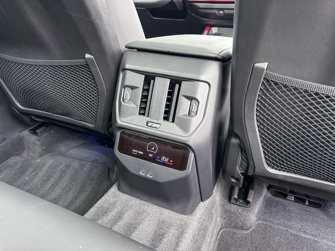 BMW X3 30e xDrive M-Sport / Head Up Display / 20 inch / Trekhaak / Stuurwielrandverwarming / Glazen Dak / Driving Assistant Plus / Stoelverwarming / Parking Assistant Plus / Harman Kardon