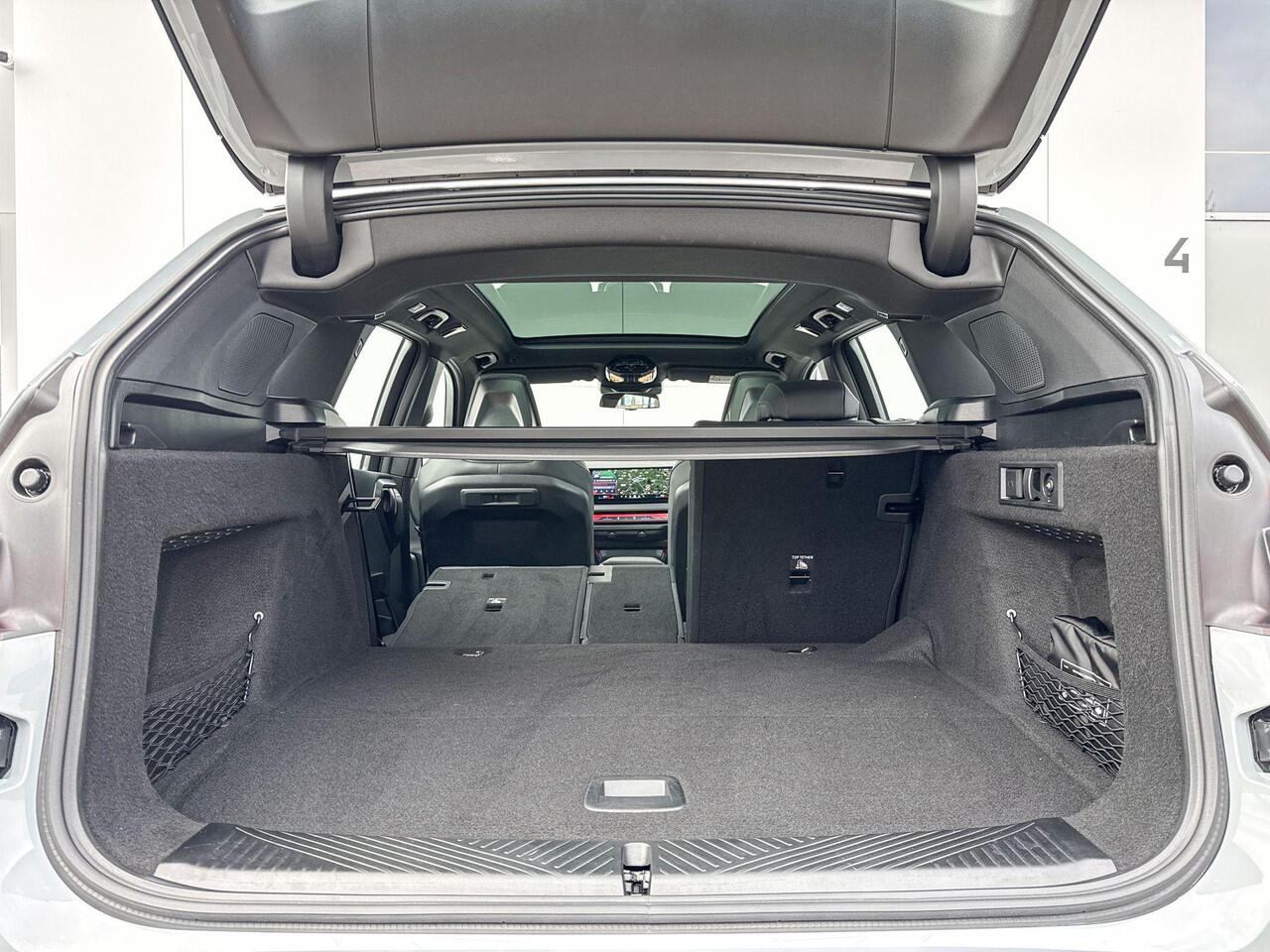 BMW X3 30e xDrive M-Sport / Head Up Display / 20 inch / Trekhaak / Stuurwielrandverwarming / Glazen Dak / Driving Assistant Plus / Stoelverwarming / Parking Assistant Plus / Harman Kardon