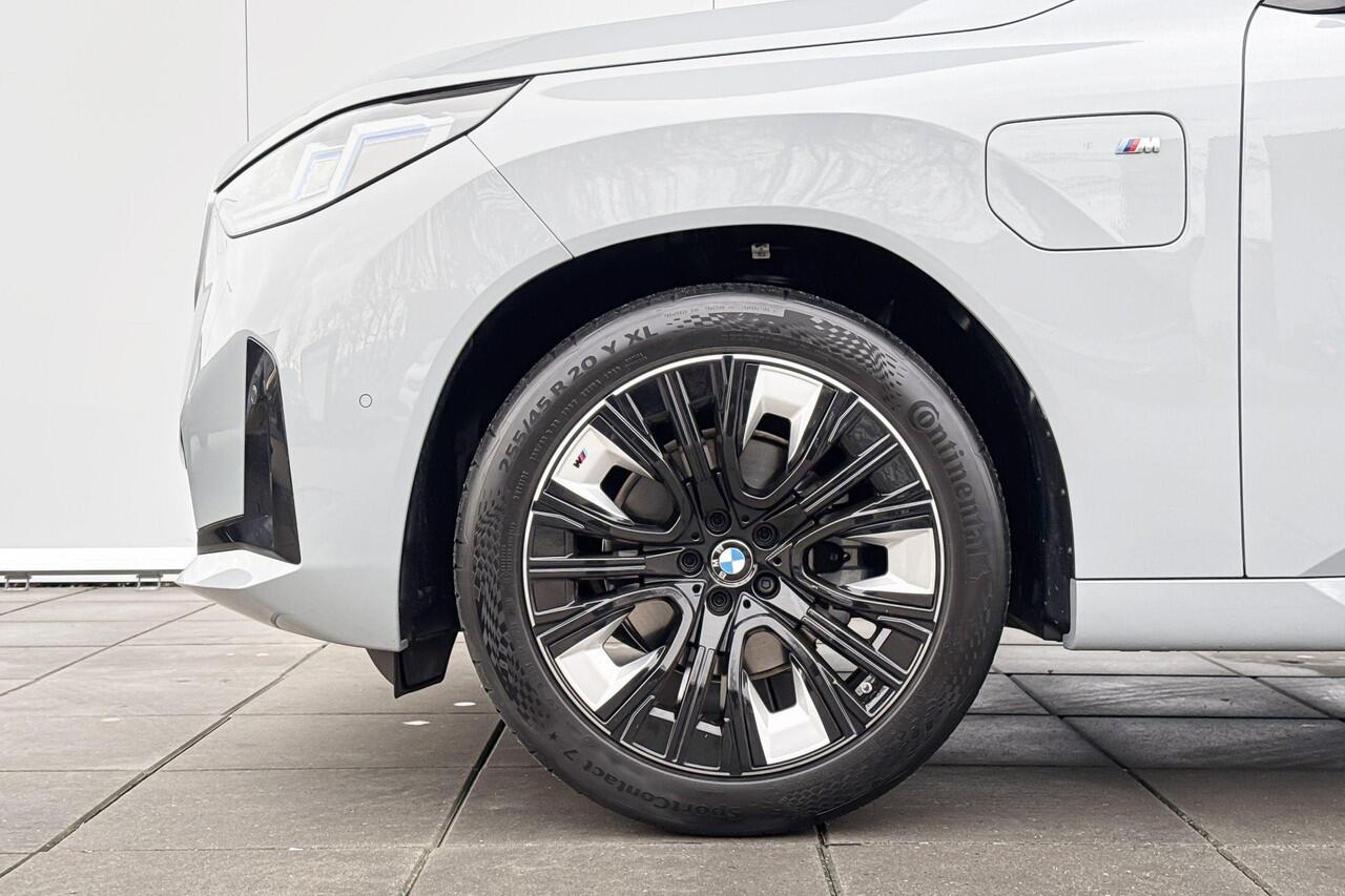 BMW X3 30e xDrive M-Sport / Head Up Display / 20 inch / Trekhaak / Stuurwielrandverwarming / Glazen Dak / Driving Assistant Plus / Stoelverwarming / Parking Assistant Plus / Harman Kardon