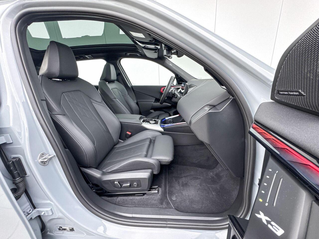 BMW X3 30e xDrive M-Sport / Head Up Display / 20 inch / Trekhaak / Stuurwielrandverwarming / Glazen Dak / Driving Assistant Plus / Stoelverwarming / Parking Assistant Plus / Harman Kardon