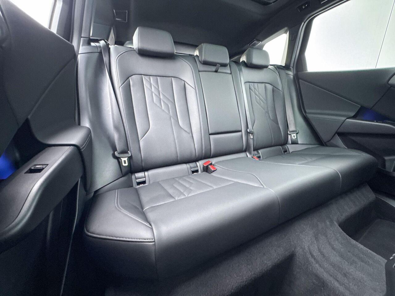 BMW X3 30e xDrive M-Sport / Head Up Display / 20 inch / Trekhaak / Stuurwielrandverwarming / Glazen Dak / Driving Assistant Plus / Stoelverwarming / Parking Assistant Plus / Harman Kardon