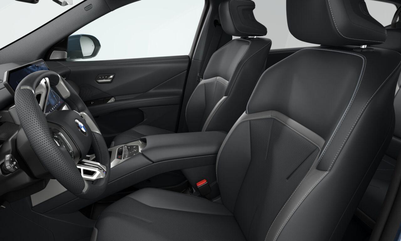 BMW X3 iX3 50 xDrive M Sportpakket | Iconic Glow | Panoramadak | Trekhaak | Innovation Pack