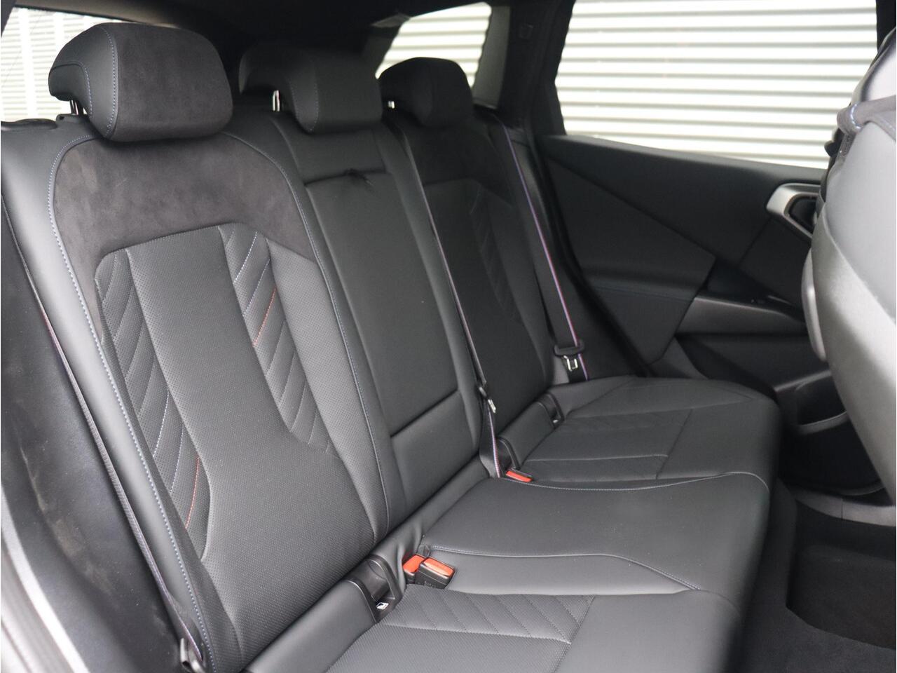 BMW X3 M50 | M Sportpakket Pro | Trekhaak | Harman Kardon | Elektr. Stoelen | Adaptief M Onderstel | Driving Assistant | 20'' LMV | Lentevoordeel