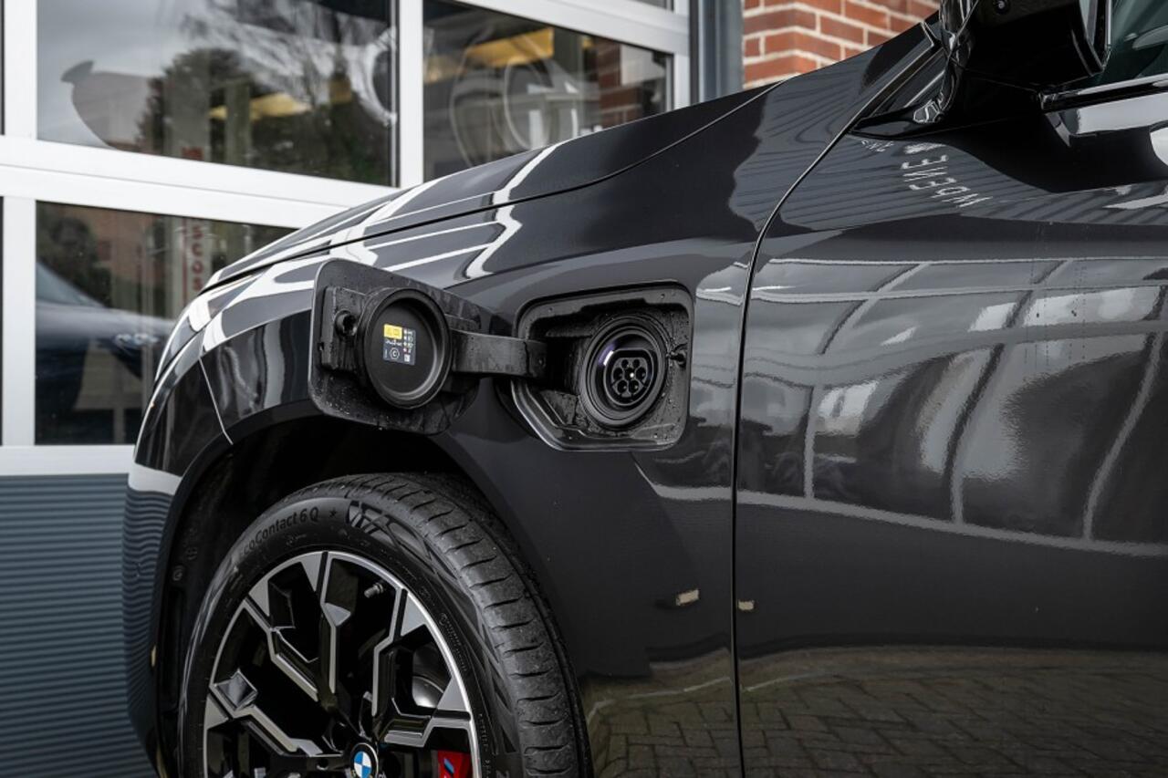 BMW X3 30e xDrive M Sport Pro | Panorama | Harman/Kardon | Head-Up | Memory Seats | Ventilatie |Trekhaak | Driving Ass. Plus | 360° | 20 Inch |