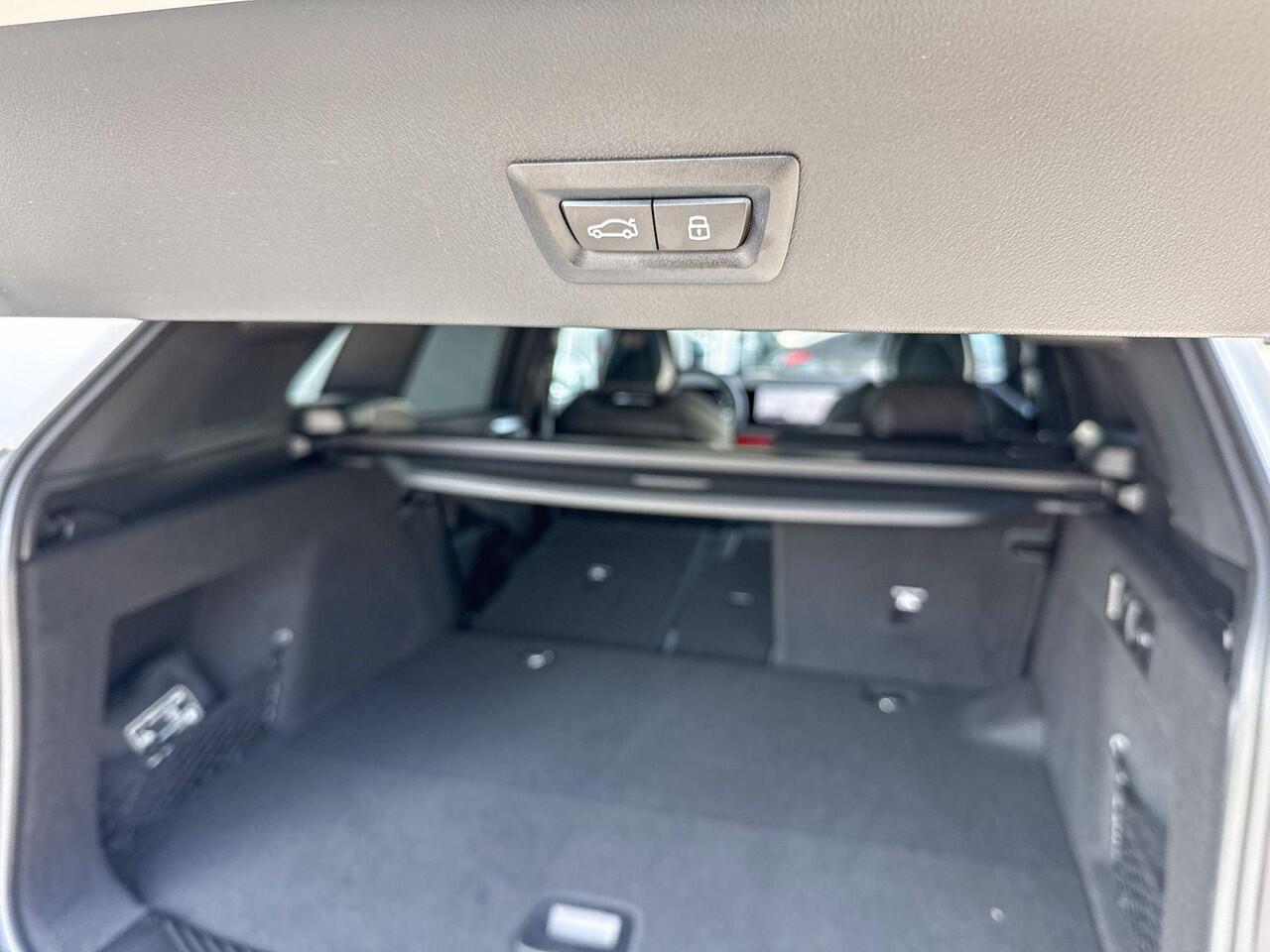 BMW X3 30e xDrive M-Sport / Glazendak / 21inch / Driving Assistant Proffesional / Stoelventilatie / Trekhaak / Head Up Display