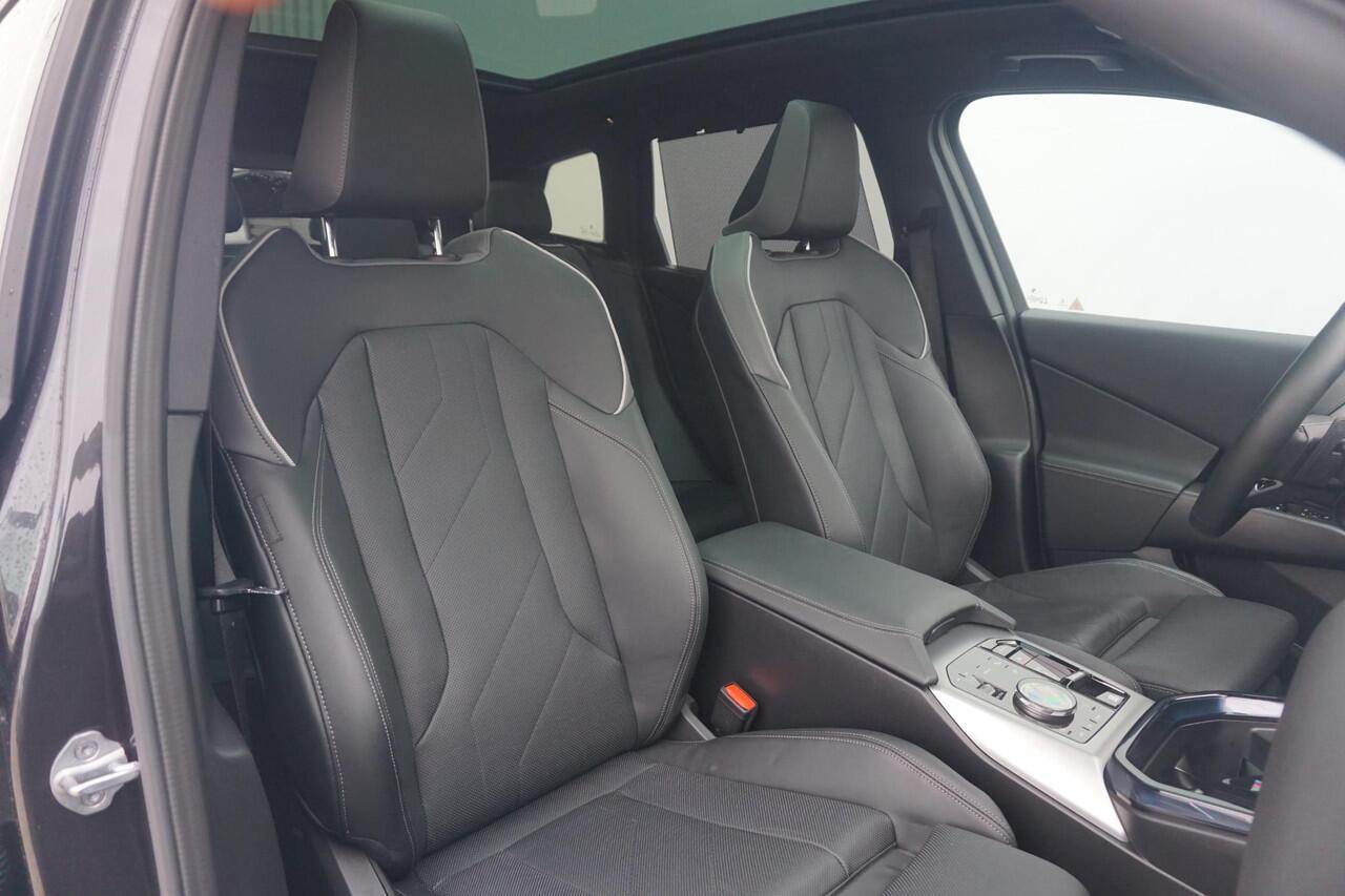 BMW X3 xDrive20 M Sportpakket | Glazen Panoramadak | Trekhaak Elektrisch | Stuur- en stoelverwarming | Stoelventilatie | Active Cruise Control | Harman Kardon
