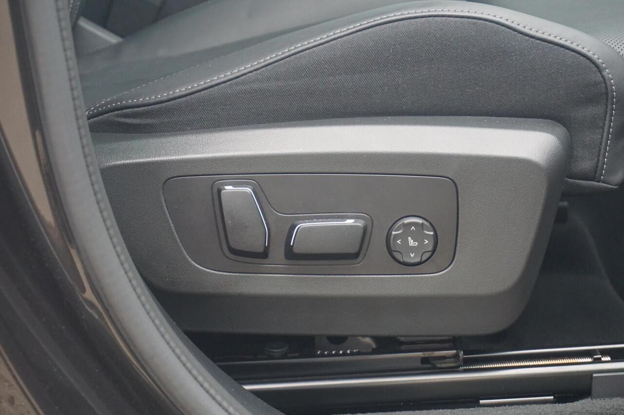 BMW X3 xDrive20 M Sportpakket | Glazen Panoramadak | Trekhaak Elektrisch | Stuur- en stoelverwarming | Stoelventilatie | Active Cruise Control | Harman Kardon