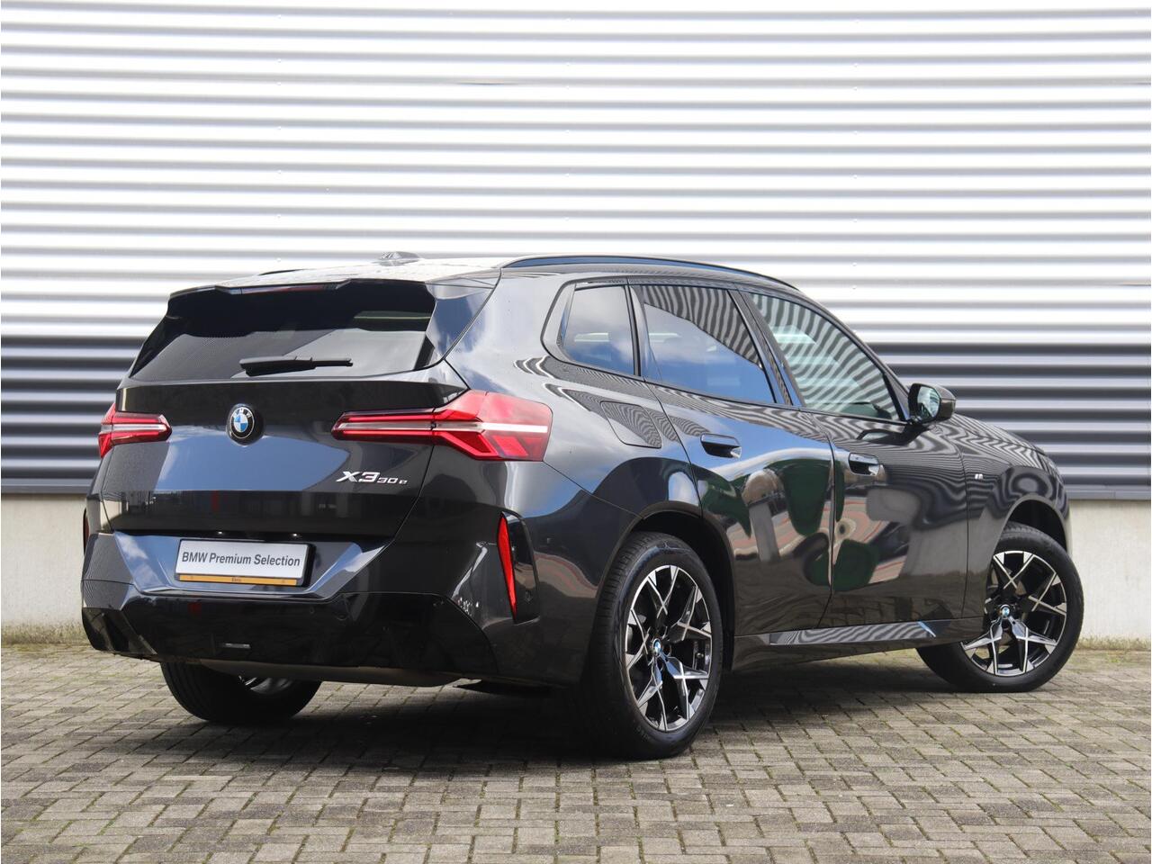 BMW X3 30e xDrive | M Sportpakket | Premium Pack | Driving Assistant | Elektr. Stoelen | Getint Glas | Comfort Access | Camera | Adaptive LED | 19'' LMV