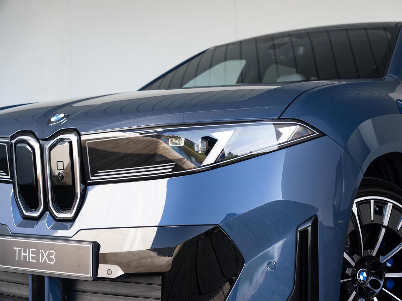 BMW X3 iX3 50 xDrive M Sportpakket | Iconic Glow | Trekhaak | Innovation Pack