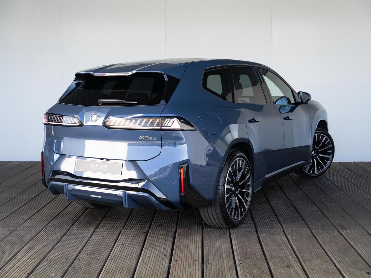 BMW X3 iX3 50 xDrive M Sportpakket | Iconic Glow | Trekhaak | Innovation Pack