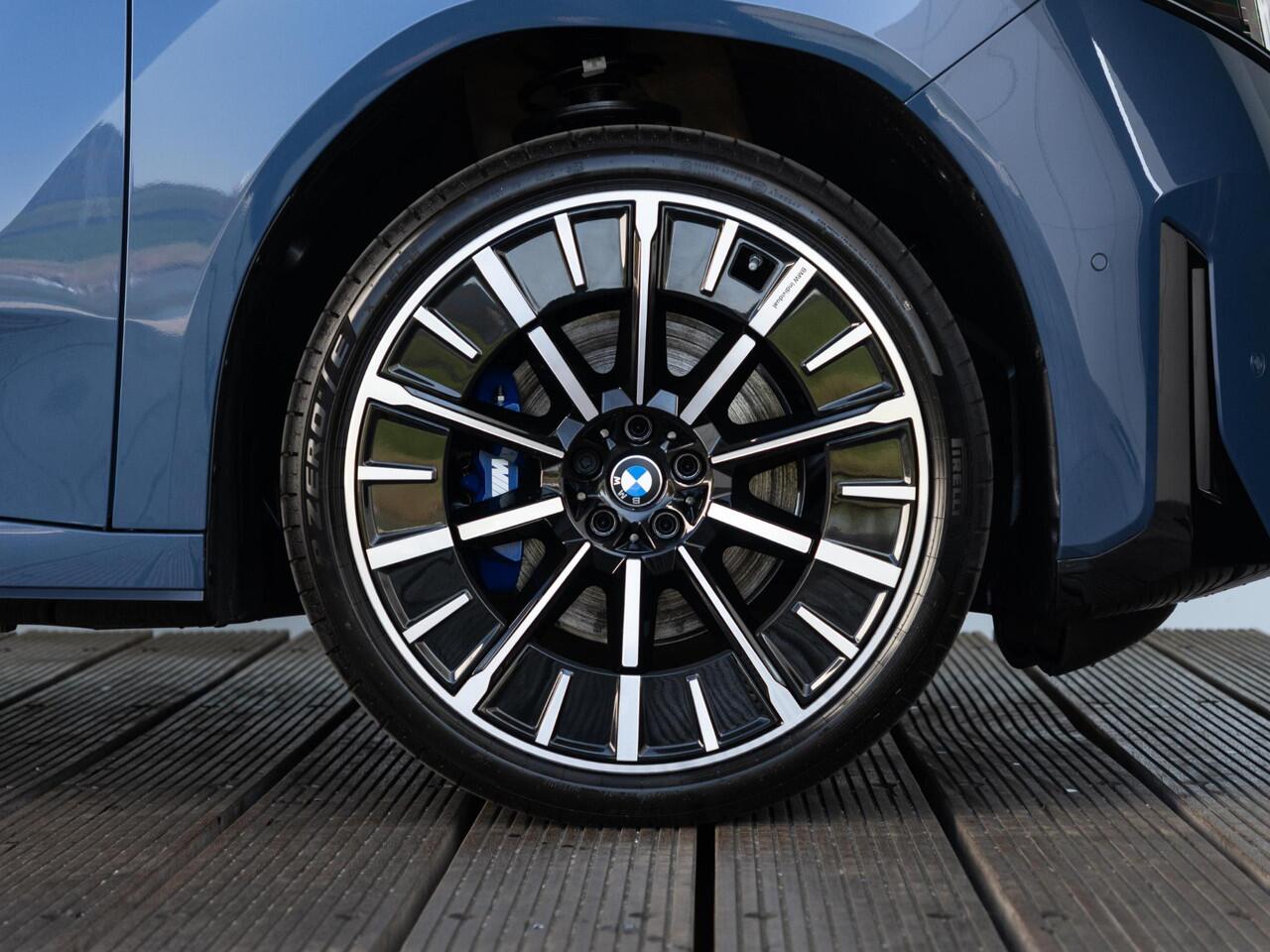 BMW X3 iX3 50 xDrive M Sportpakket | Iconic Glow | Trekhaak | Innovation Pack