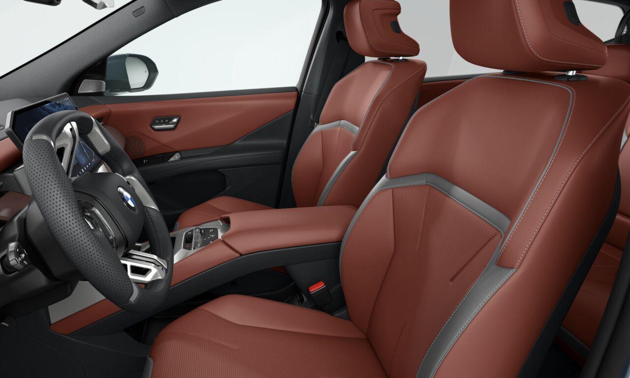 BMW X3 iX3 50 xDrive M Sportpakket | Iconic Glow | Trekhaak | Panoramadak | Innovation Pack