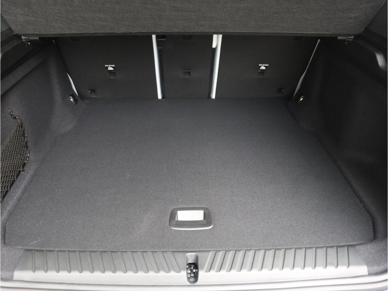 BMW X3 iX3 50 xDrive | M Sportpakket | Innovation Pack | Head-up Display | Harman Kardon | Trekhaak | Driving Assistant Plus | Parking Assistant Prof. | 22'' LMV