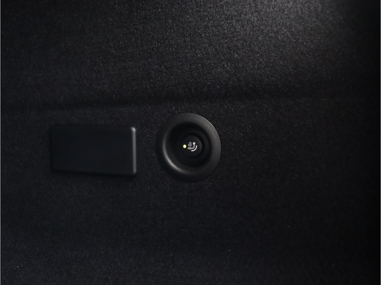 BMW X3 iX3 50 xDrive | M Sportpakket | Innovation Pack | Head-up Display | Harman Kardon | Trekhaak | Driving Assistant Plus | Parking Assistant Prof. | 22'' LMV