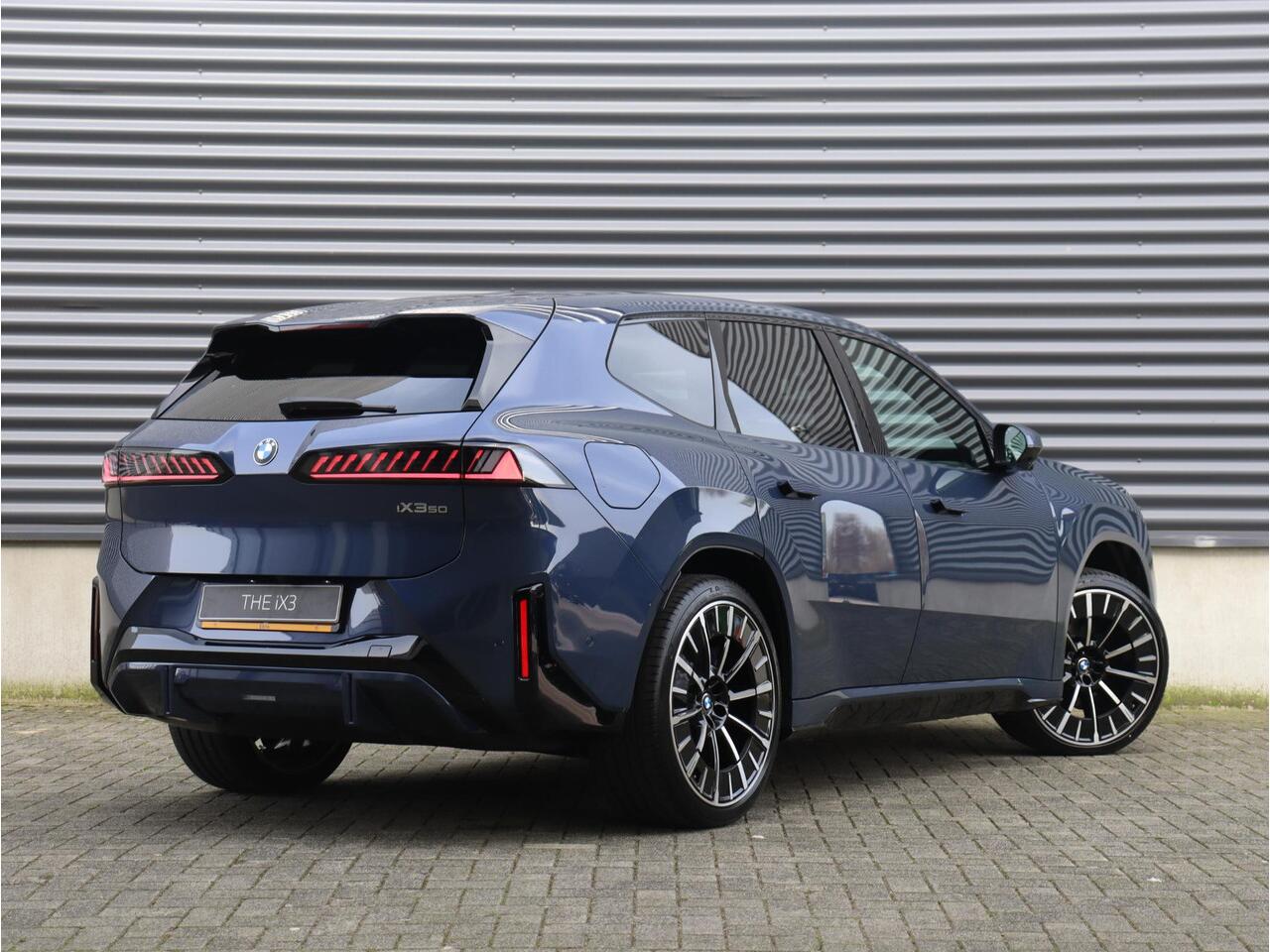 BMW X3 iX3 50 xDrive | M Sportpakket | Innovation Pack | Head-up Display | Harman Kardon | Trekhaak | Driving Assistant Plus | Parking Assistant Prof. | 22'' LMV