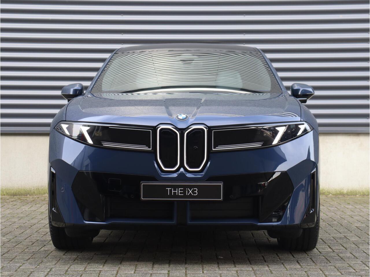 BMW X3 iX3 50 xDrive | M Sportpakket | Innovation Pack | Head-up Display | Harman Kardon | Trekhaak | Driving Assistant Plus | Parking Assistant Prof. | 22'' LMV