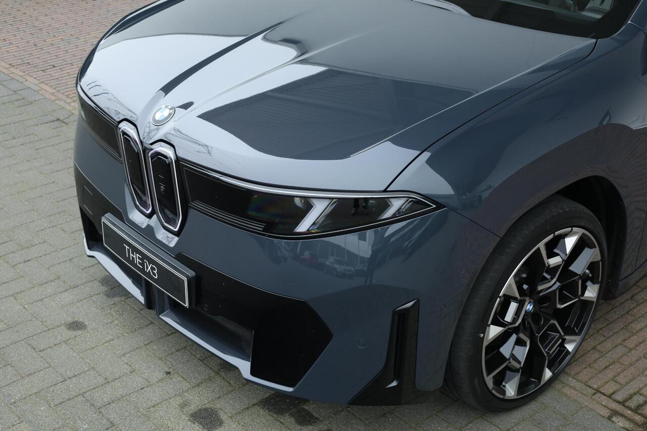 BMW X3 iX3 50 xDrive | M Sportpakket | Innovation Pack | Panoramadak | Parking Assistant Professional