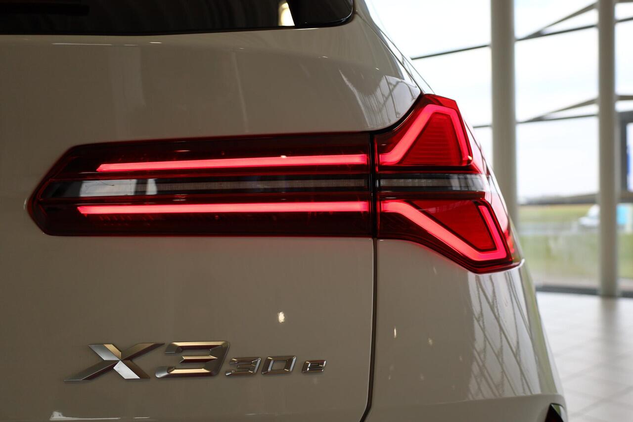 BMW X3 30e xDrive M Sportpakket Pro | Professional Pack | Premium Pack | Trekhaak | Iconic Glow | Ekris Selection