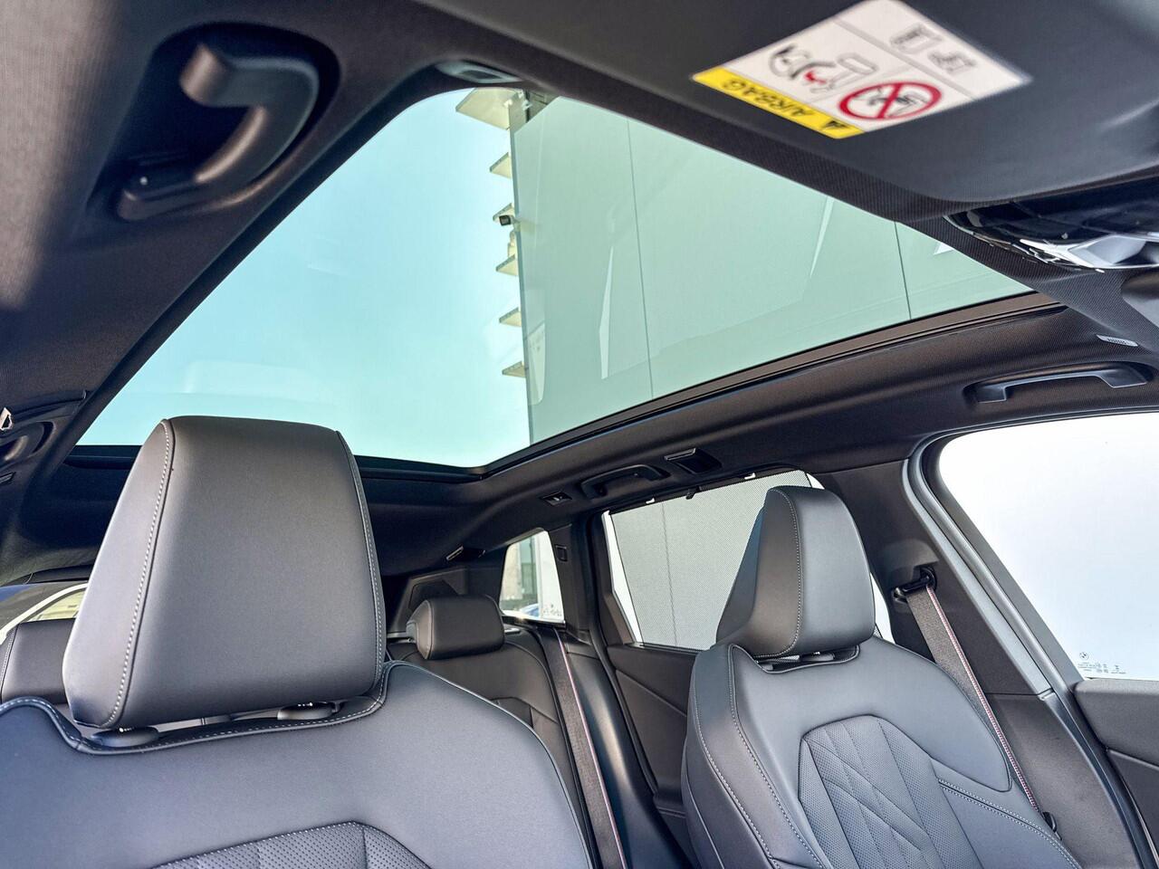 BMW X3 30e xDrive M-Sport / Trekhaak / Glazen dak / Driving Assistant Plus / 22 inch / Stoelventilatie / Harman Kardon Audio / Head Up Display | Huisselectie